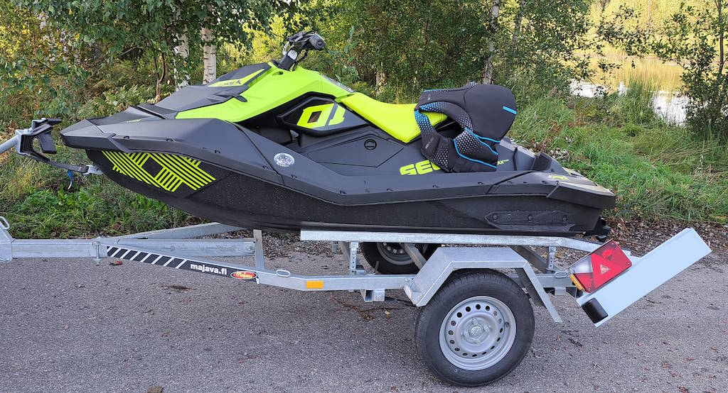 Vesijetti trailerilla